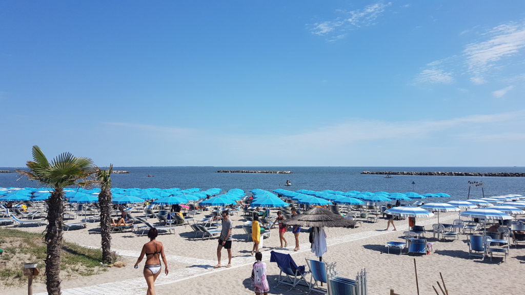 parasols plage adriatique
